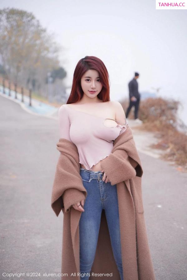 美七Mia  [XiuRen]高清写真图 2024.02.06 No.8076 美七Mia 牛仔裤美臀第6张图片